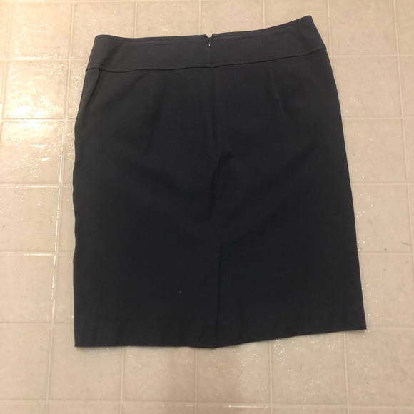 Bananba republic stretchy skirt, size 8, colour grey - Picture 3 of 3